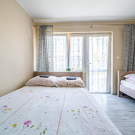 Batory Homestay *